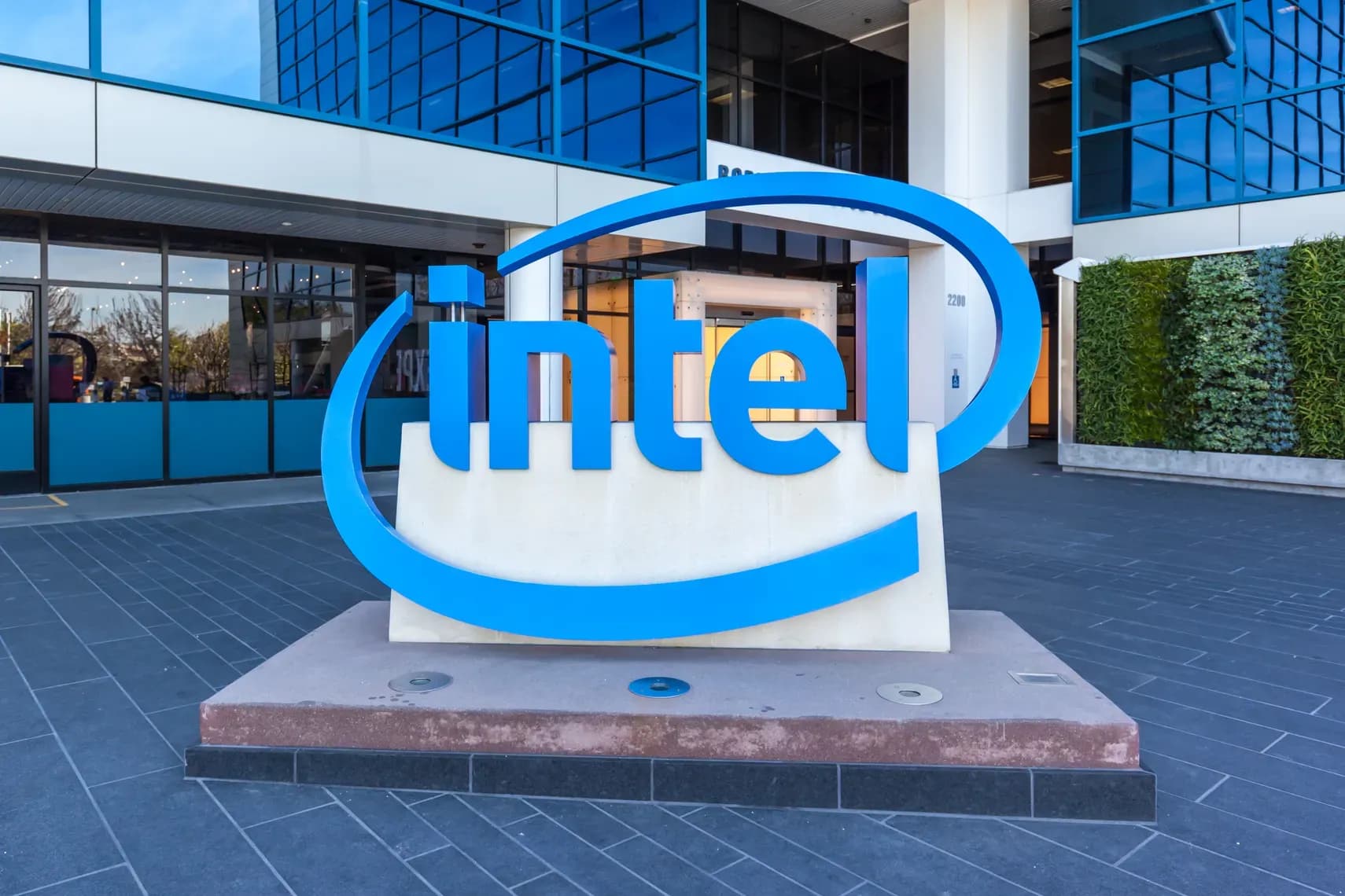 Intel (United Arab Emirates) banner